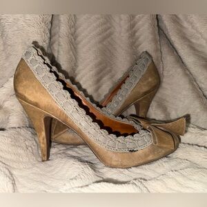 BCBGMAXAZRIA taupe heels with bow and crochet‑style trim - Women’s Size 10 US.
